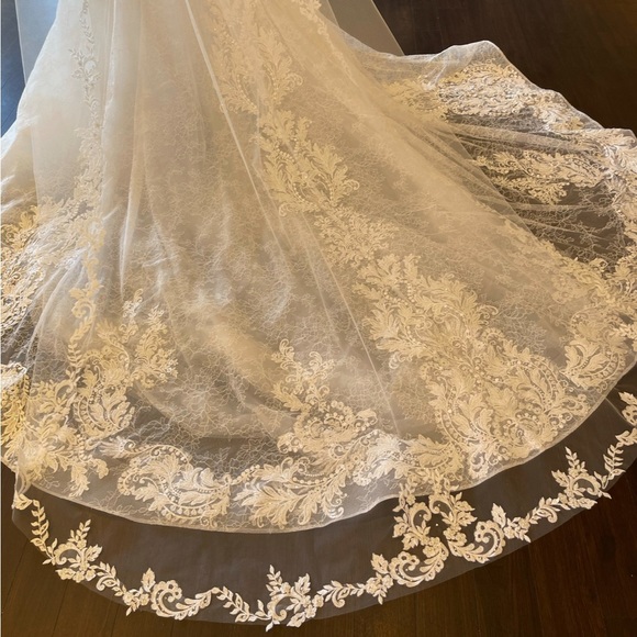 BRAND NEW Calla Blanche wedding gown. - Picture 4 of 10